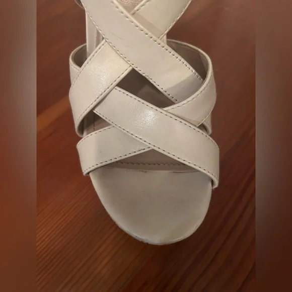 Vince Camuto Size 7.5 M Off White Open Toe Platform Leather Duval - Picture 8 of 11